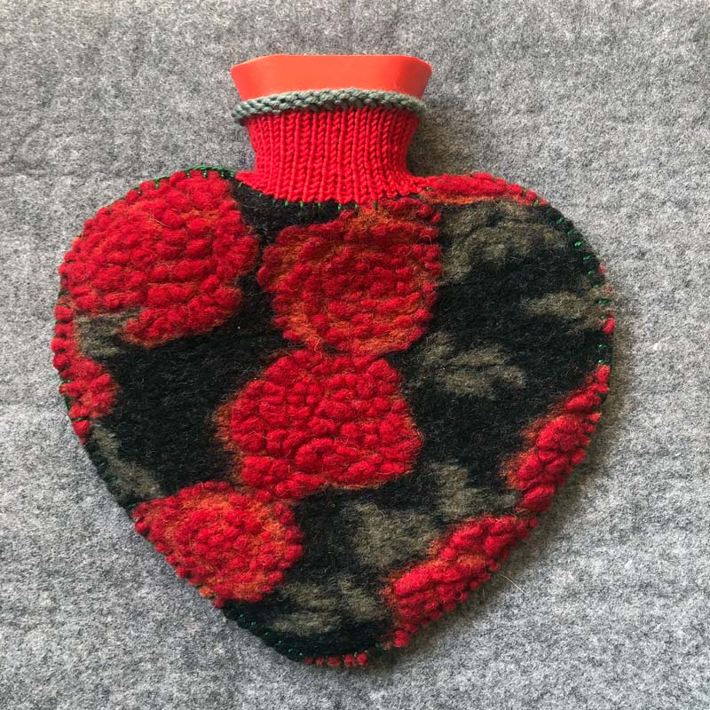 Rote Wärmflaschen aus der Kollektion Herzenswärme