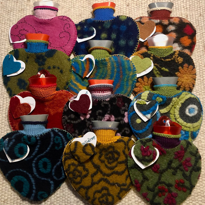 Viele Wärmflaschen aus der Kollektion